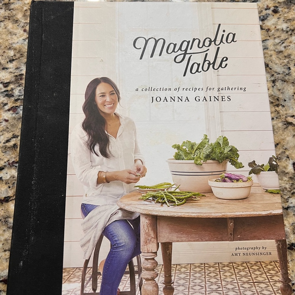 VGUC Magnolia Table cookbook. 048H